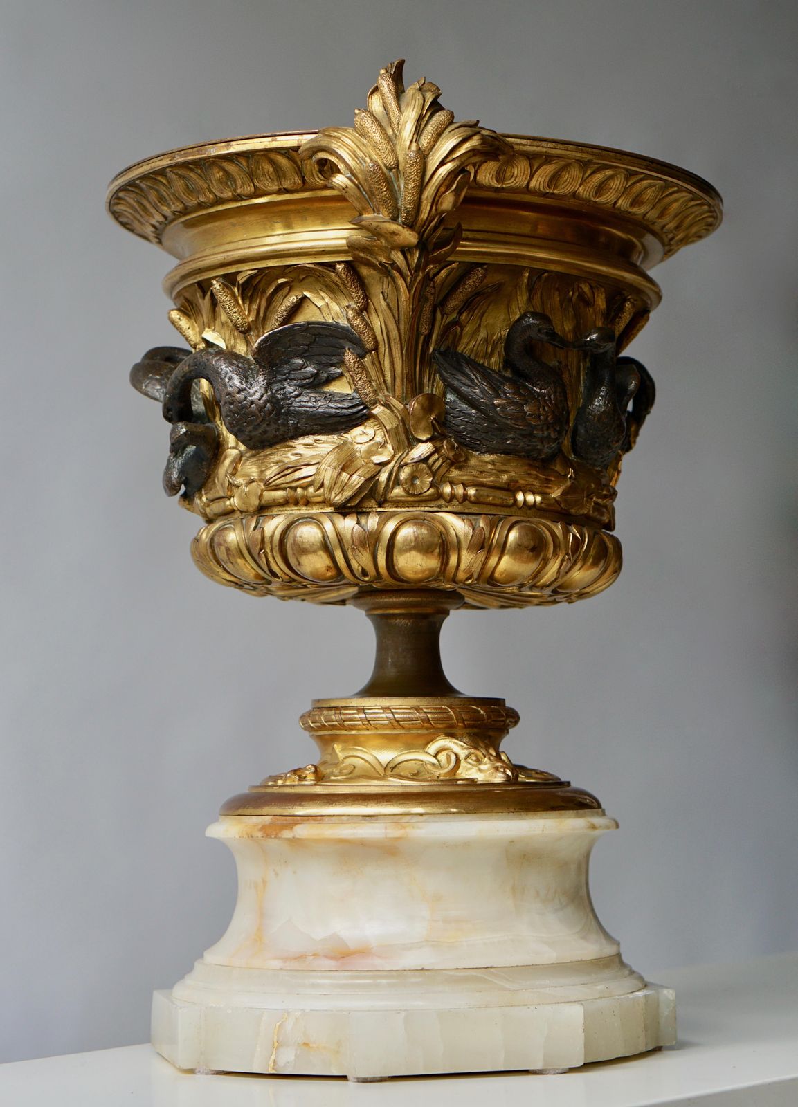 photo vinterior Exceptional Napoleon III Gilt Bronze And Onyx Swan Centerpiece Urn, France