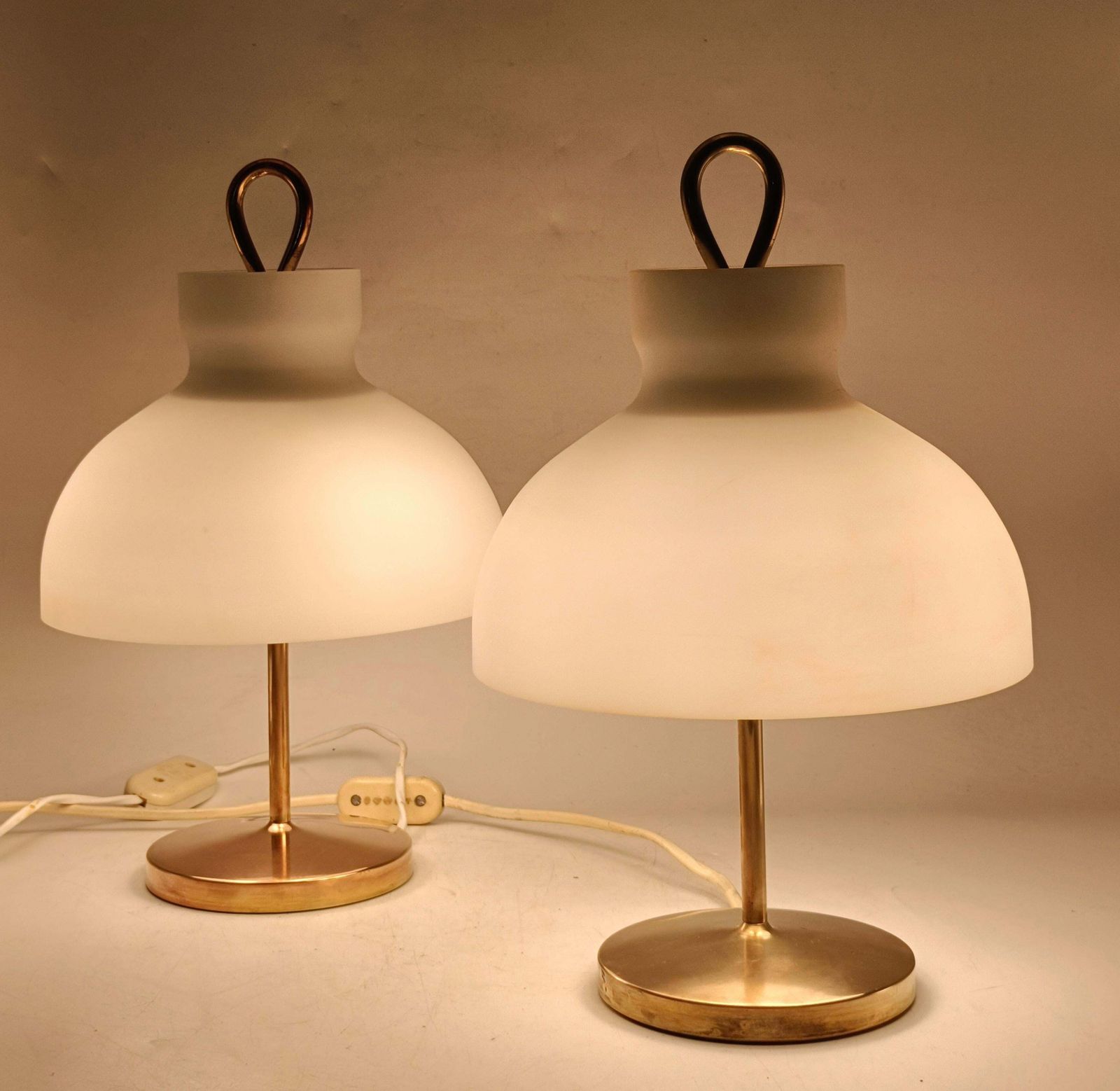 photo vintage Ignazio Gardella For Azucena Table Lamp Mod. Arenzano, Italy 1960s