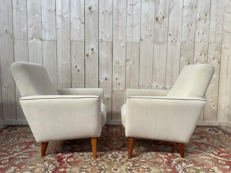 Paire De Fauteuils Contemporains En Suédine Beige photo for sale