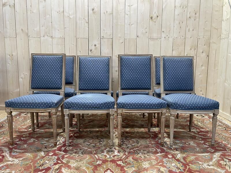 Suite De 8 Chaises De Style Louis XVI Patinées