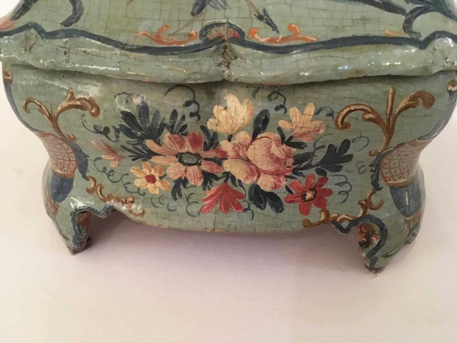 photo vinterior 1750 Venezia Italy Green Light Blue Lacquered And Shaped Wooden Box With Flowers