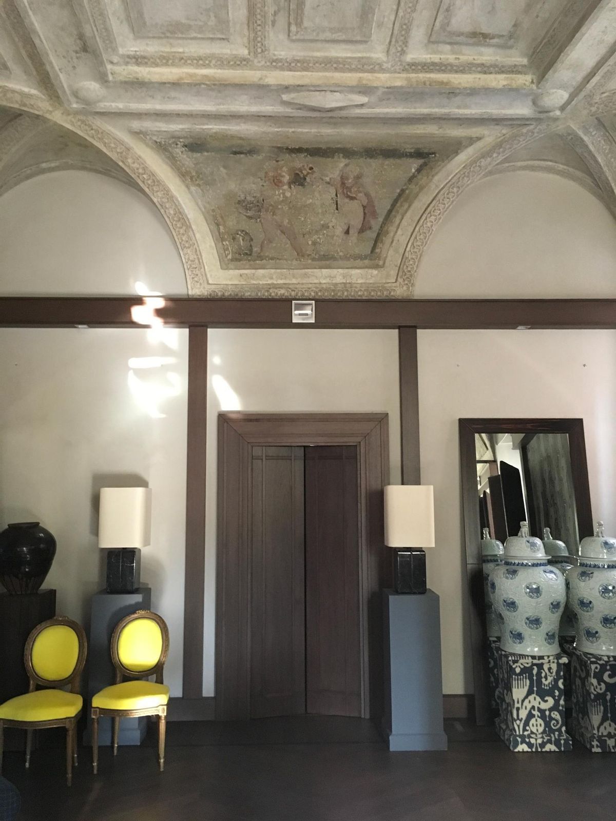 photo vinterior Italy Pair Of Fabric Covered Columns Contemporary Production