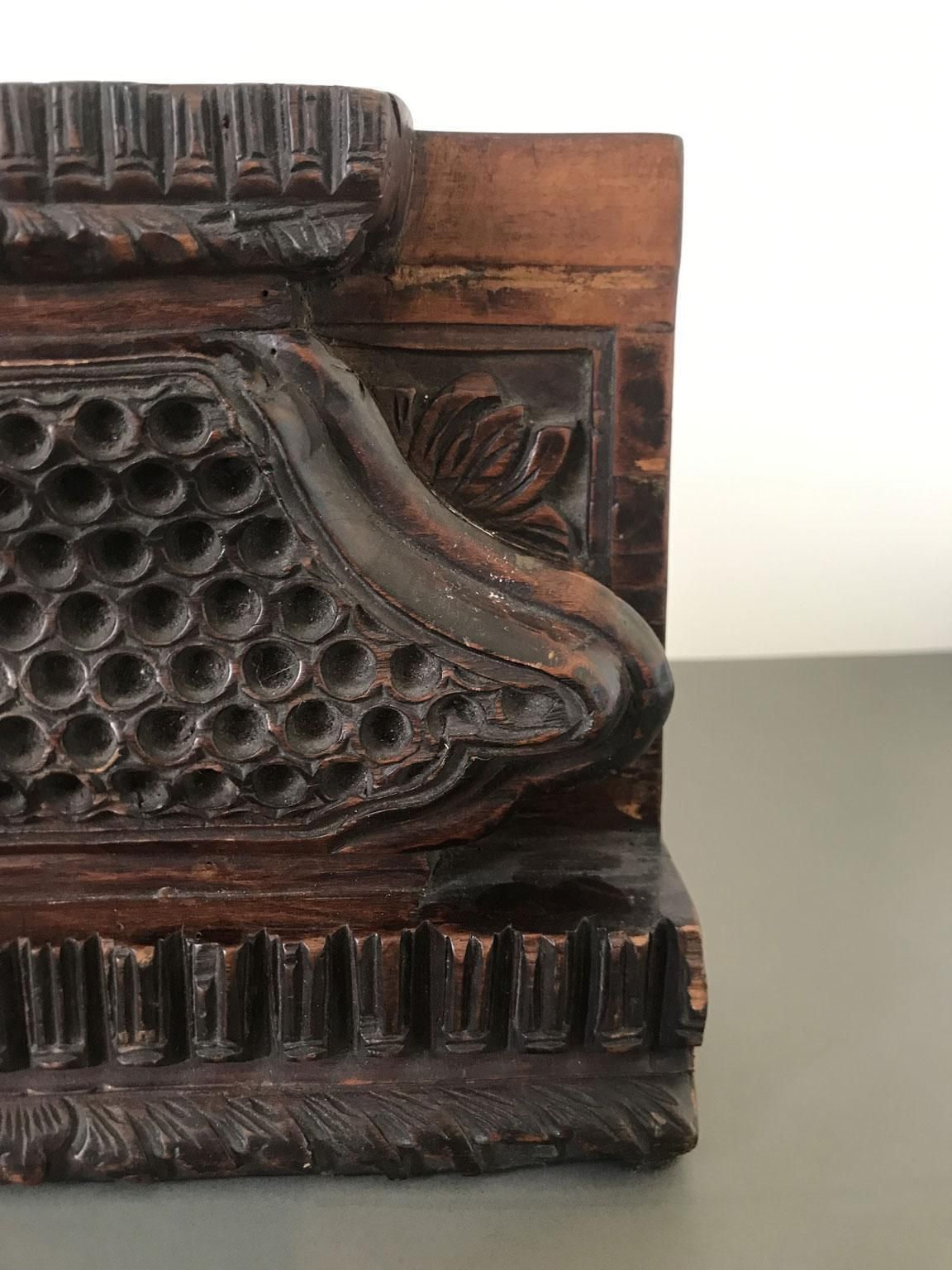 China Mid 18th Century Wood Hand Carved Architectural Sculpture photo vinterior