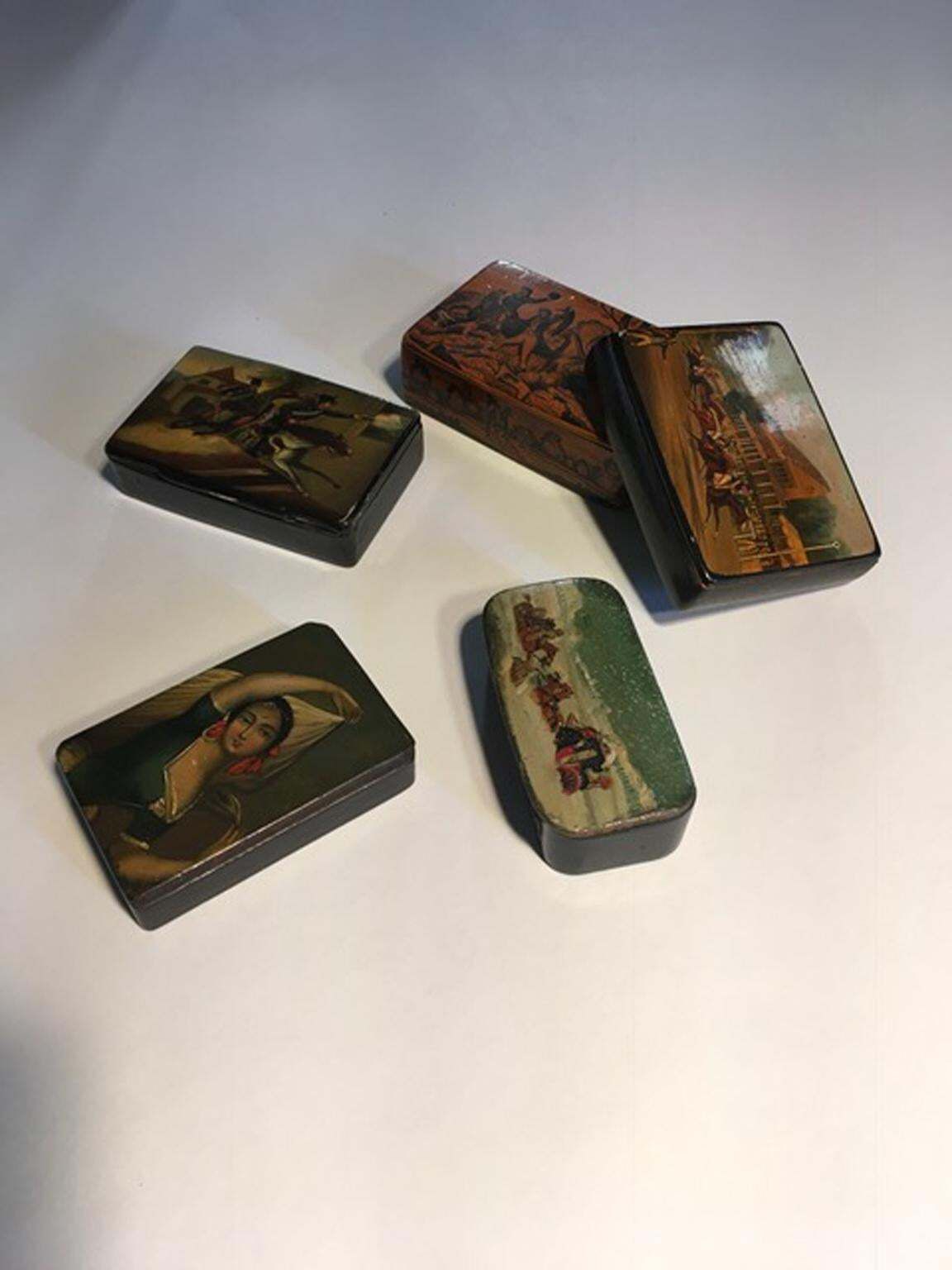 photo vinterior Mid 18th Century Set Of Five Wood Lacquered Boxes With Landscape Scenes