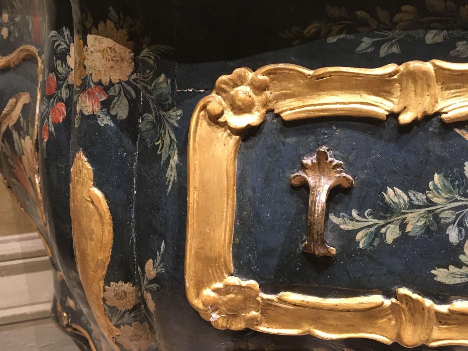 photo furniture 1750 Venezia Italy Wooden Green Lacquered Commode With Fantasy Birds And Flowers