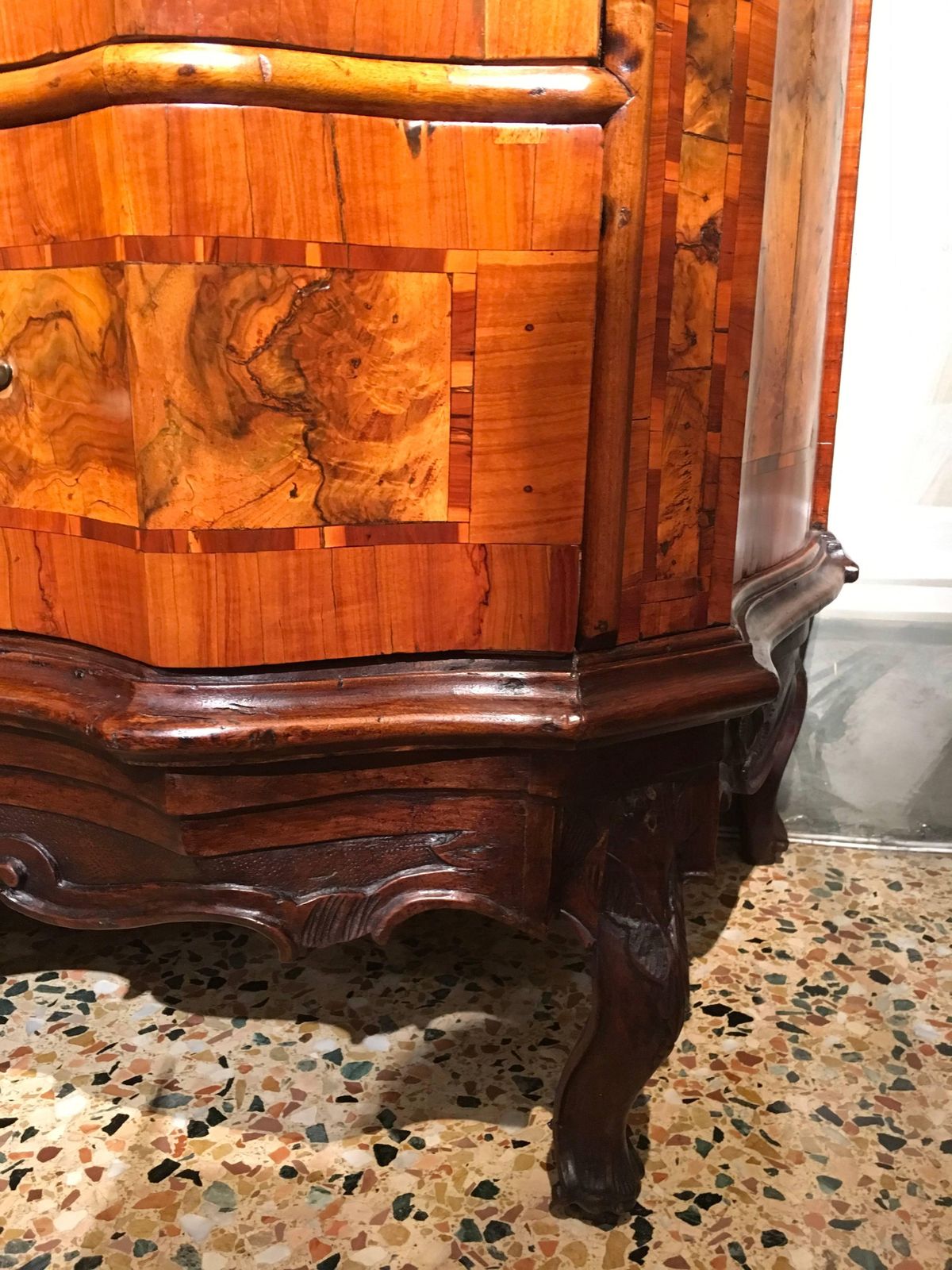 Italy Venezia 18th Century Baroque Olive And Briar Wood Chest Of Drawers photo for sale