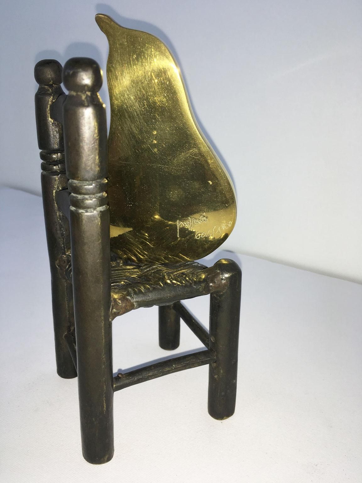 photo vintage 1989 Italy Bronze Abstract Sculpture Concetto Pozzati In Posa