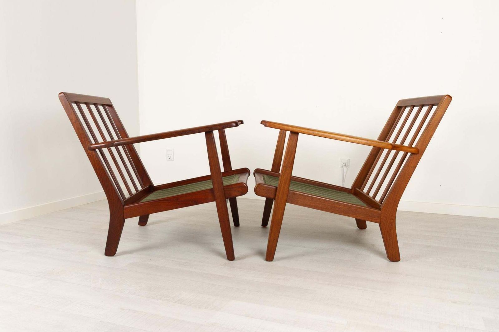 photo for sale Vintage Danish Lounge Chairs By Aage Pedersen For Getama 1960s, Set Of 2
