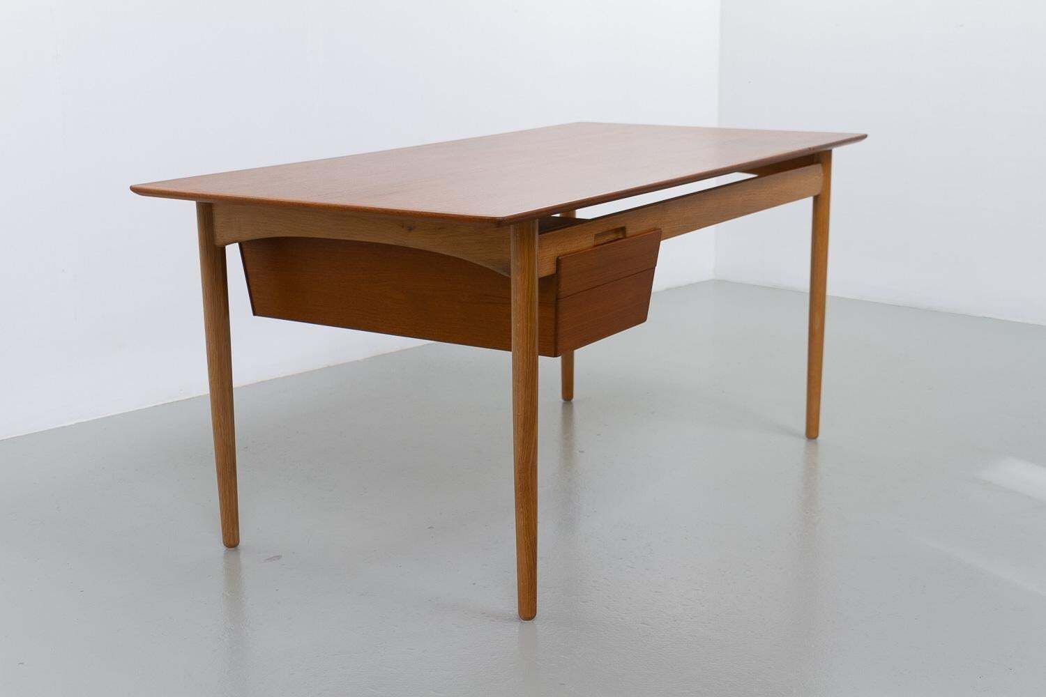 Danish Modern Teak And Oak Desk By Ib Kofod Larsen For Fredericia, 1956s. photo for sale