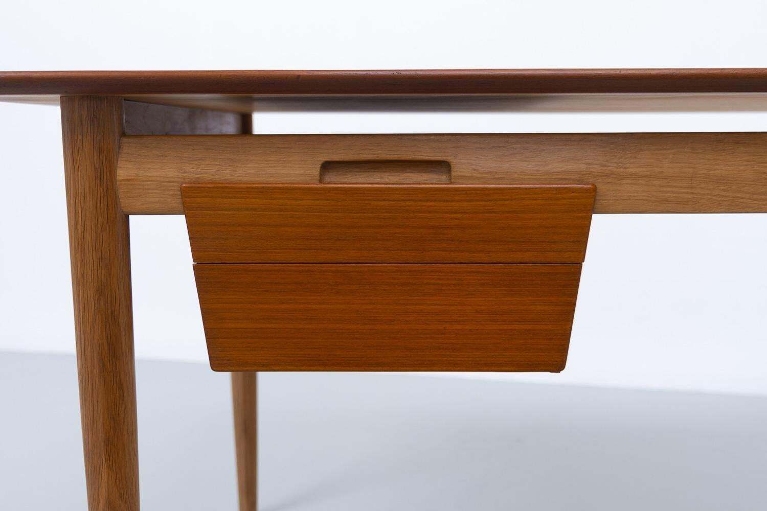Danish Modern Teak And Oak Desk By Ib Kofod Larsen For Fredericia, 1956s. photo vintage