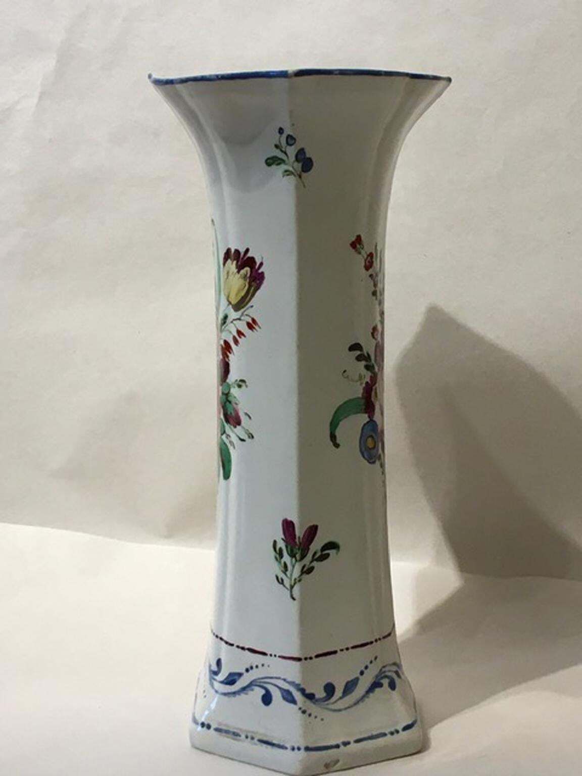 photo furniture Italy Richard Ginori Early 18th Century Porcelain Vase