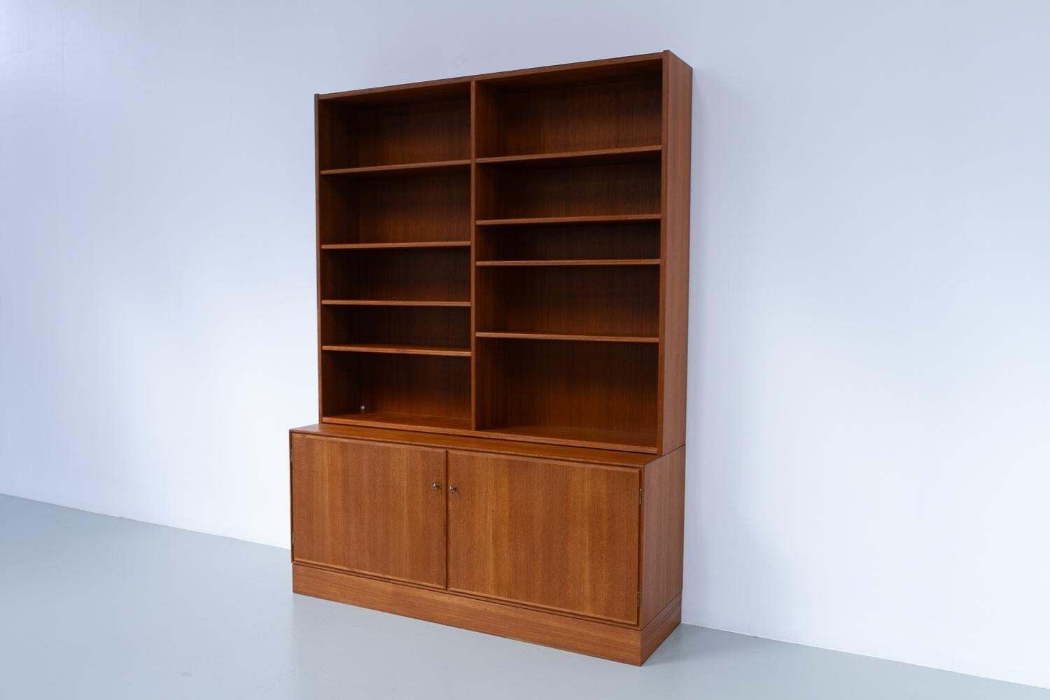 Danish Modern Teak Bookcase, 1960s. photo vintage