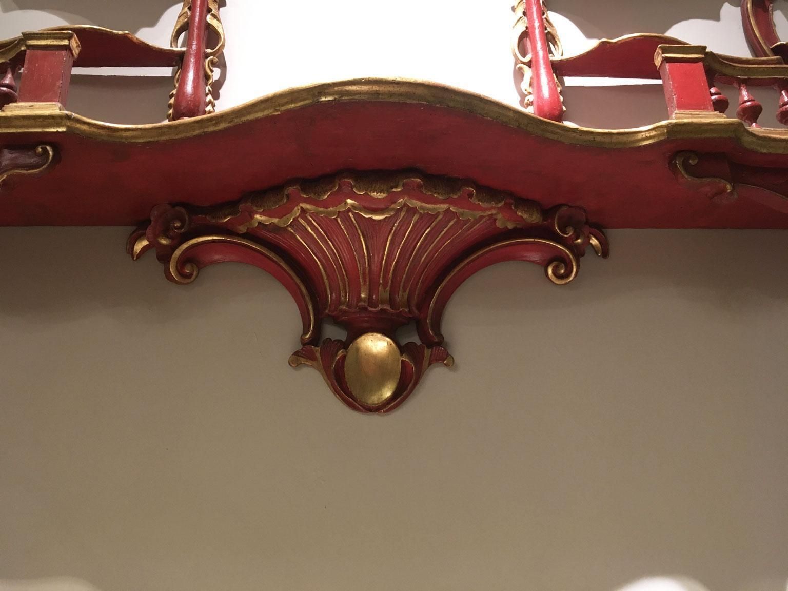 photo vinterior 1750 Venezia Italy Wooden Red Lacquered Carved Credenza Porcelain Holder