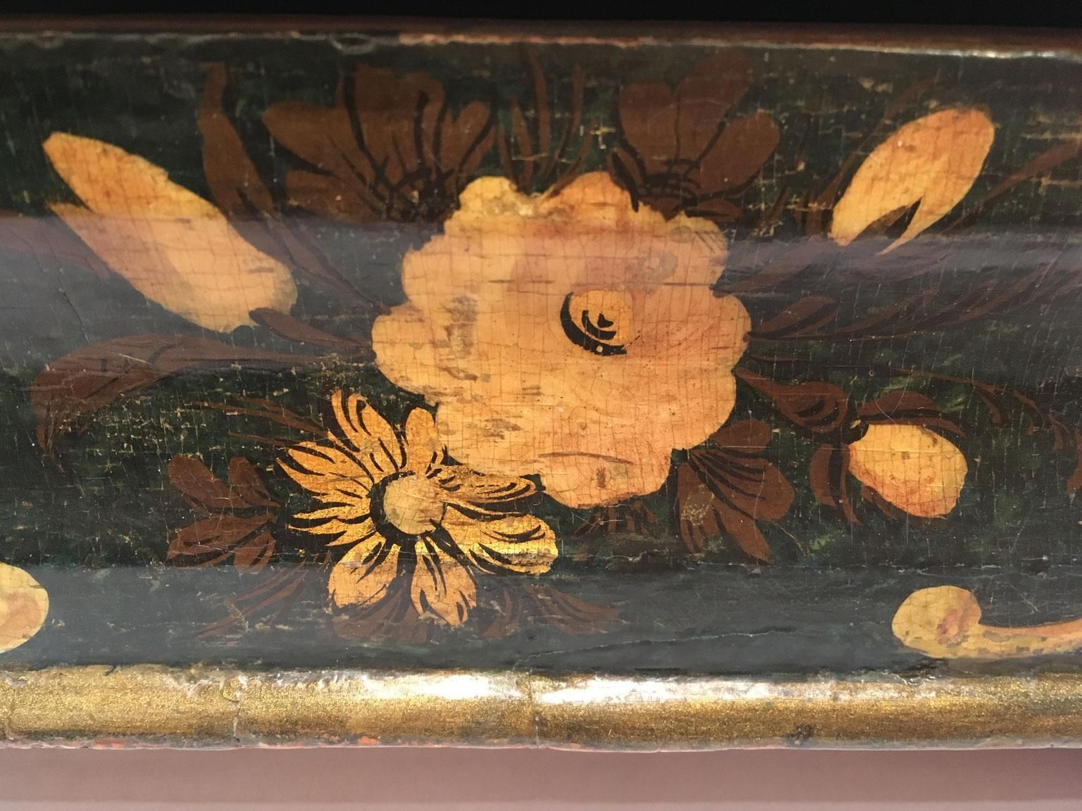 photo vinterior 1750 Venezia Italy Lacquered Dark Blue Wooden Box With Golden Decoration