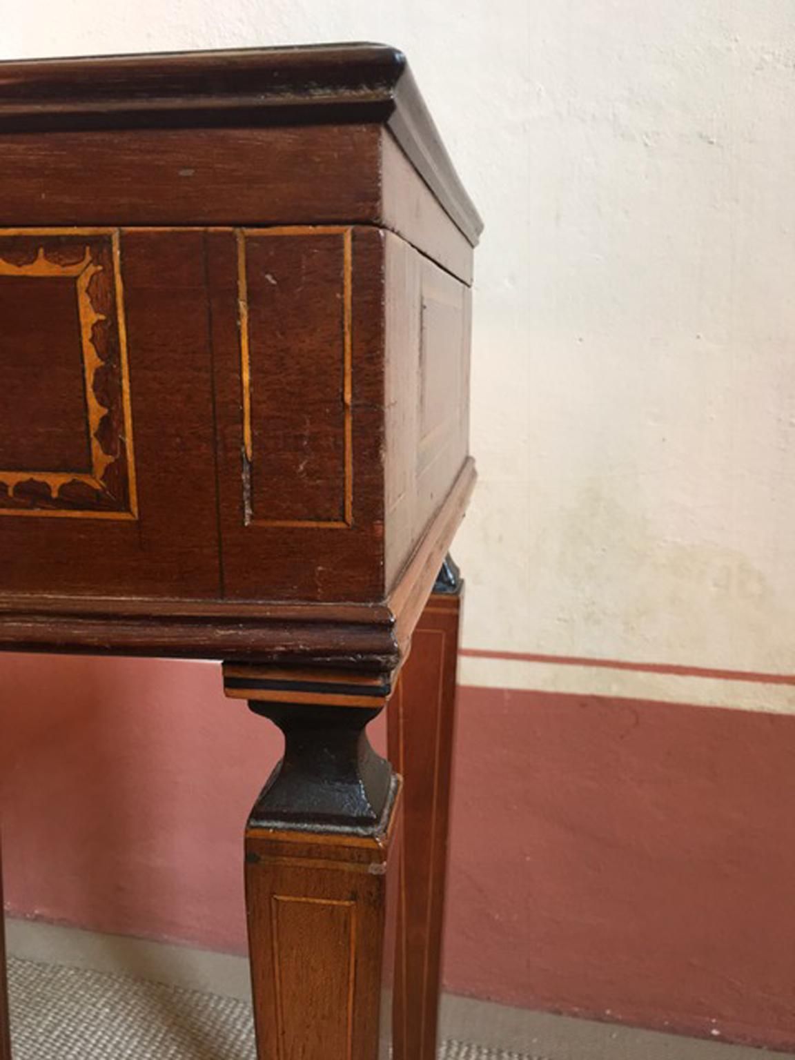 Italy Early 19th Century Regency Walnut Inlaid Side Table photo 1691.0