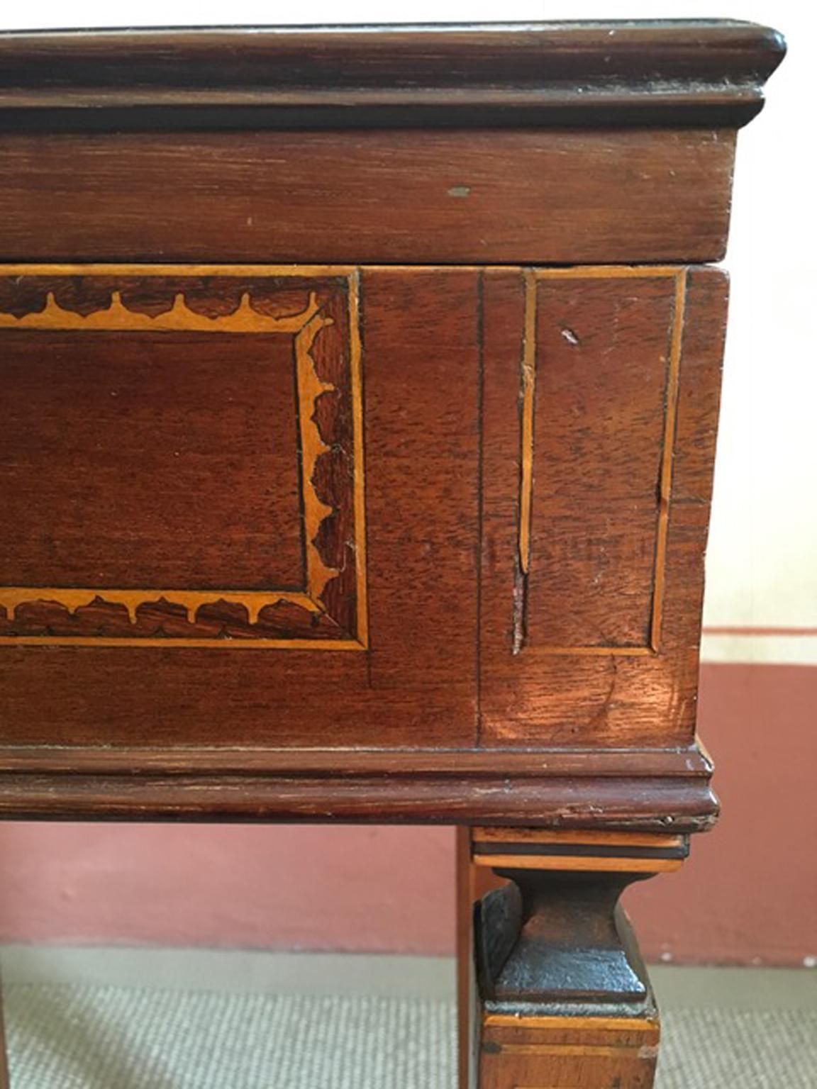 photo vintage Italy Early 19th Century Regency Walnut Inlaid Side Table