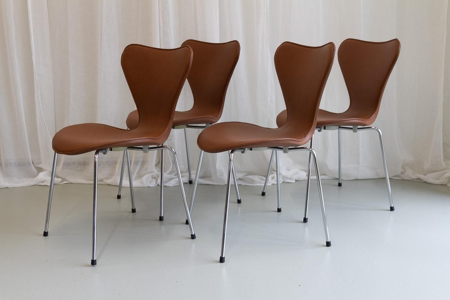 Series 7 Chairs By Arne Jacobsen For Fritz Hansen, 2000s. Set Of 4. photo vintage