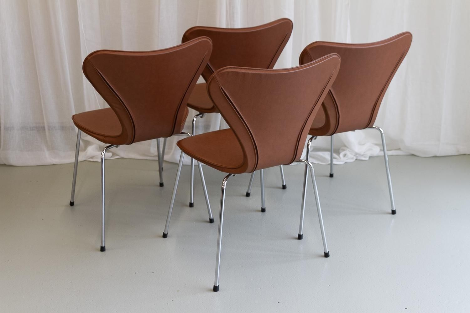 photo furniture Series 7 Chairs By Arne Jacobsen For Fritz Hansen, 2000s. Set Of 4.