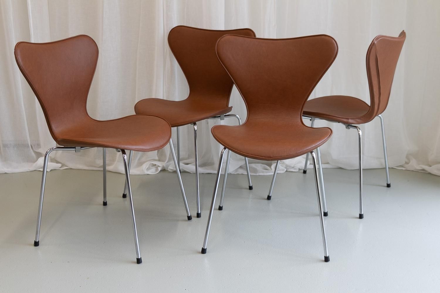photo vinterior Series 7 Chairs By Arne Jacobsen For Fritz Hansen, 2000s. Set Of 4.