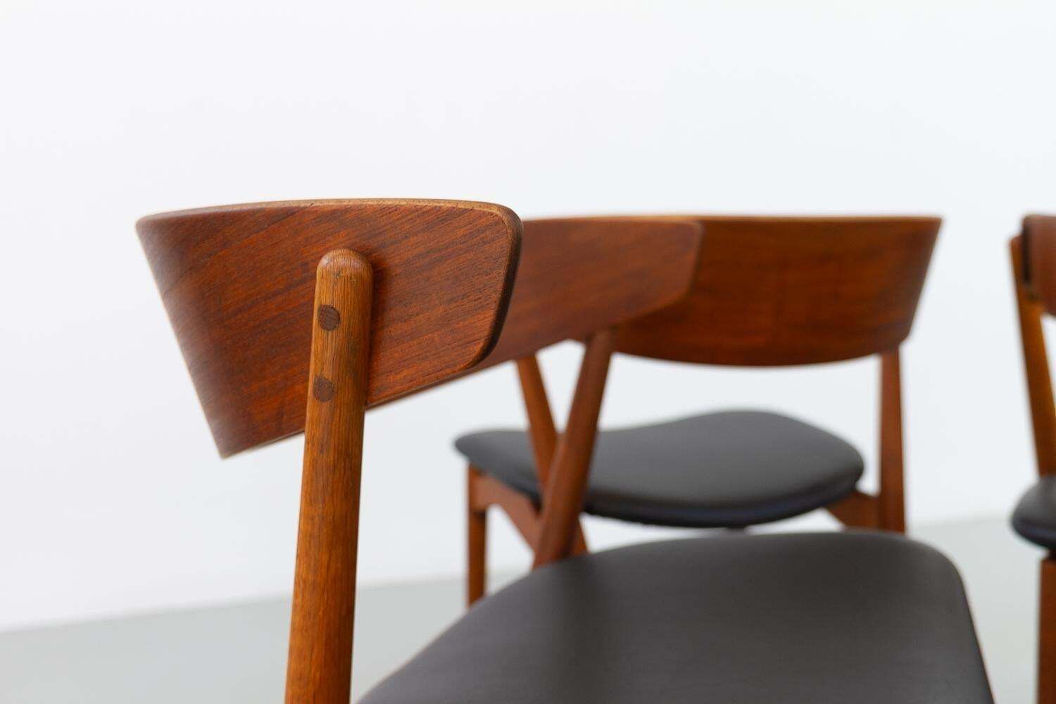 2040.0 Vintage Danish Teak Dining Chairs No. 7 By Helge Sibast 1960s Set Of 4 photo