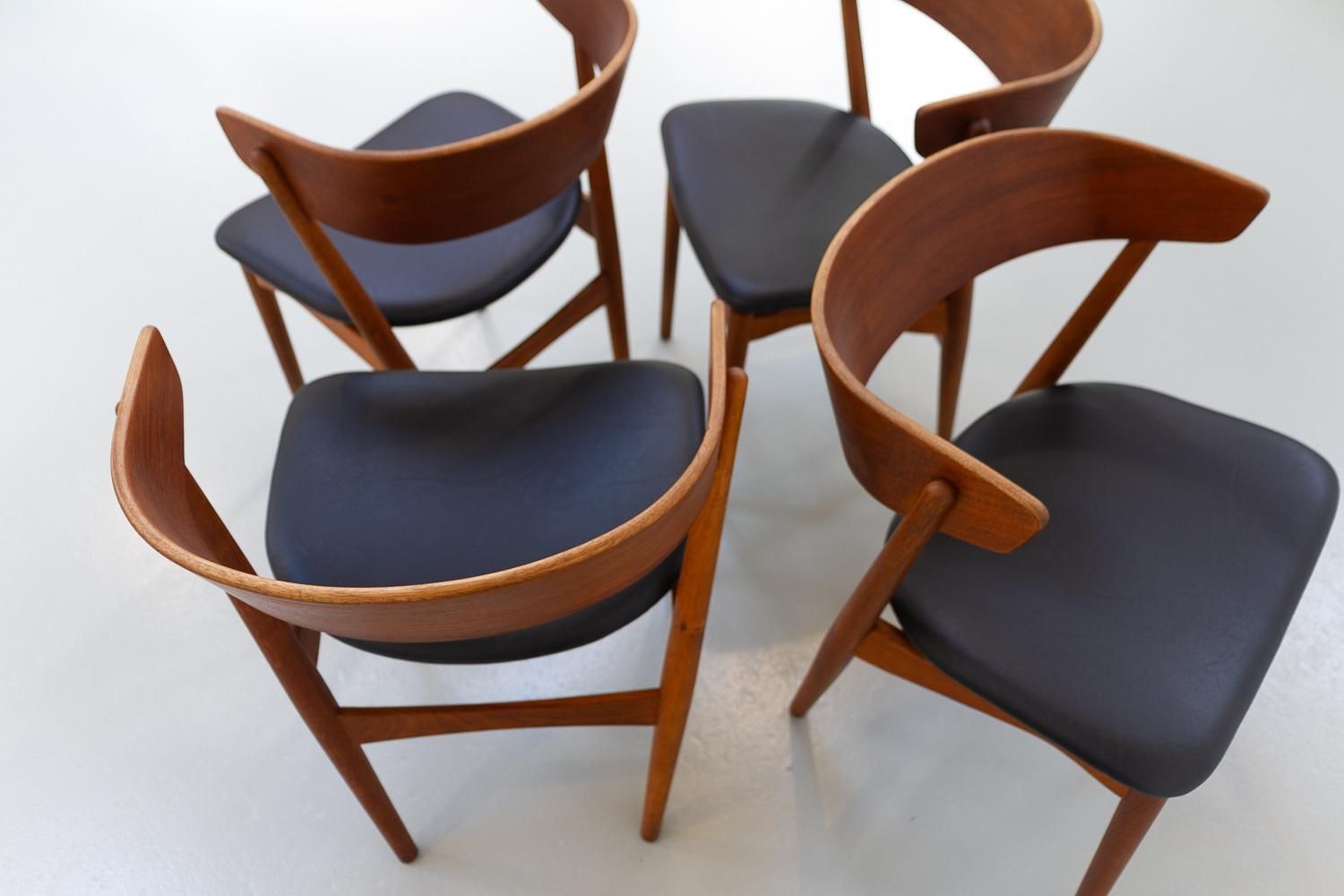 photo vinterior Vintage Danish Teak Dining Chairs No. 7 By Helge Sibast 1960s Set Of 4