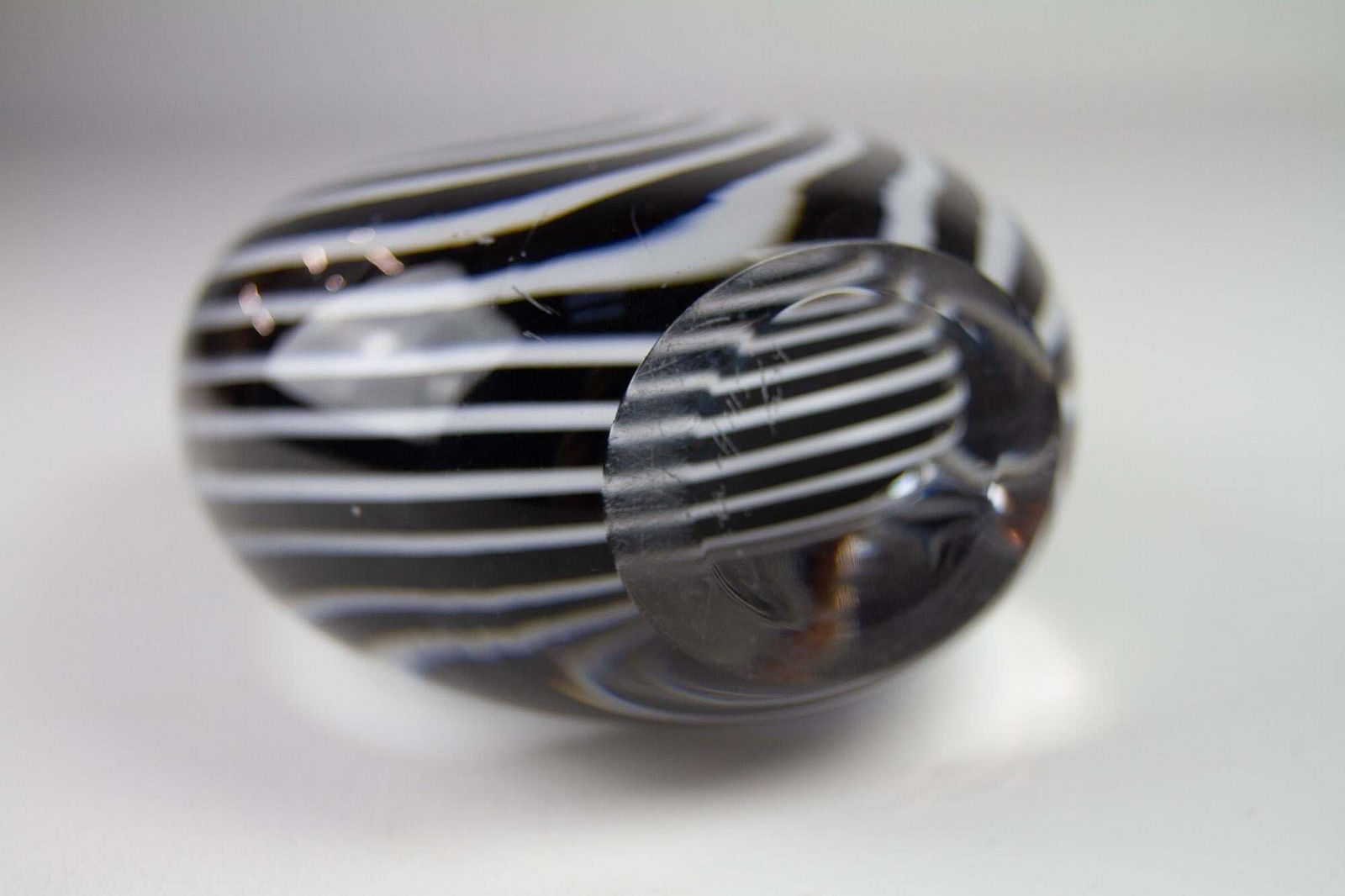 Kosta "Zebra" Glass Vase By Vicke Lindstrand, 1950s. photo vintage