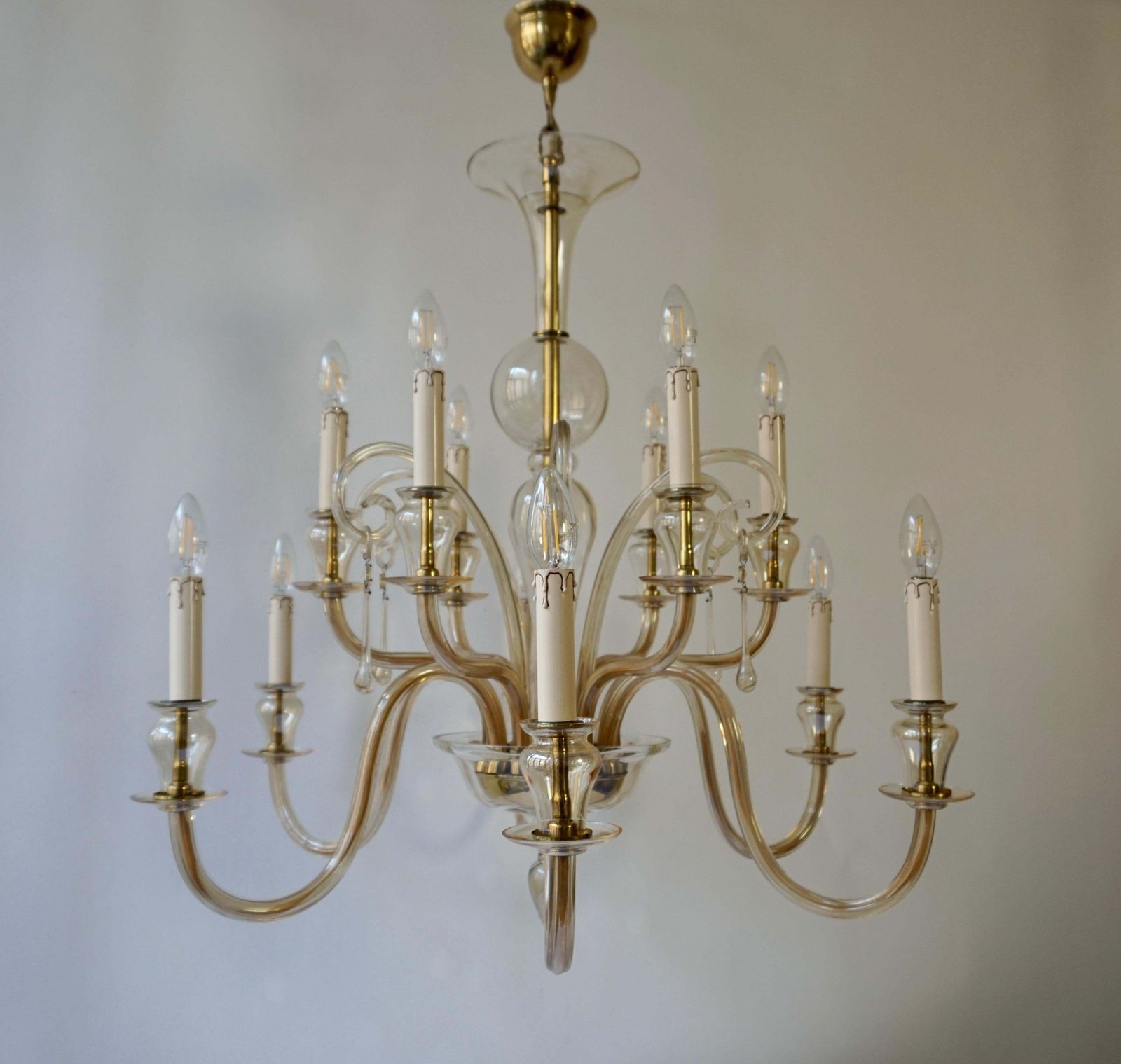 2507.0 Italian Midcentury Style Hand Blown Murano Venetian Glass Chandelier photo