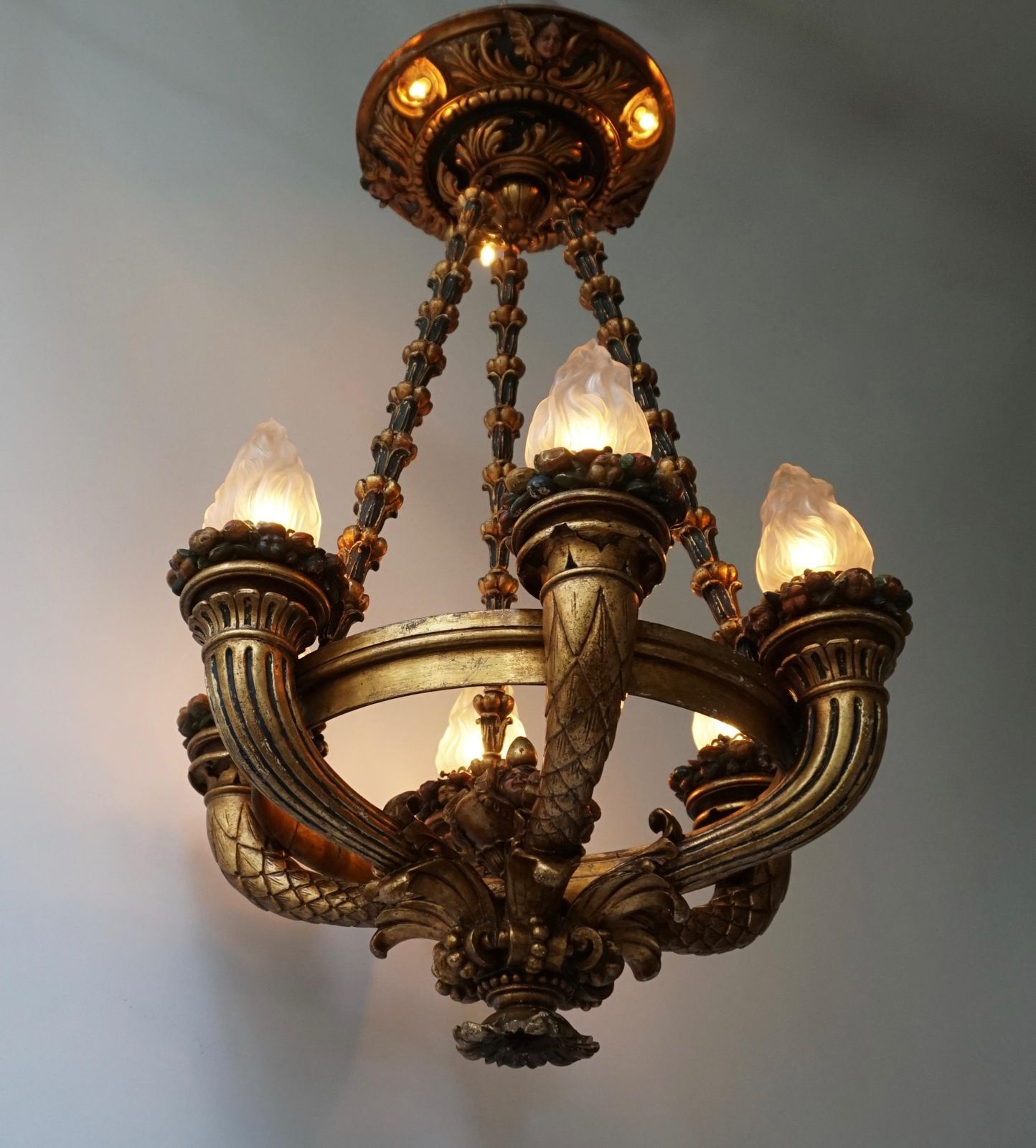 photo vinterior Wonderful Italian Giltwood Cherubs Putti And Painted Fruit Torch Chandelier