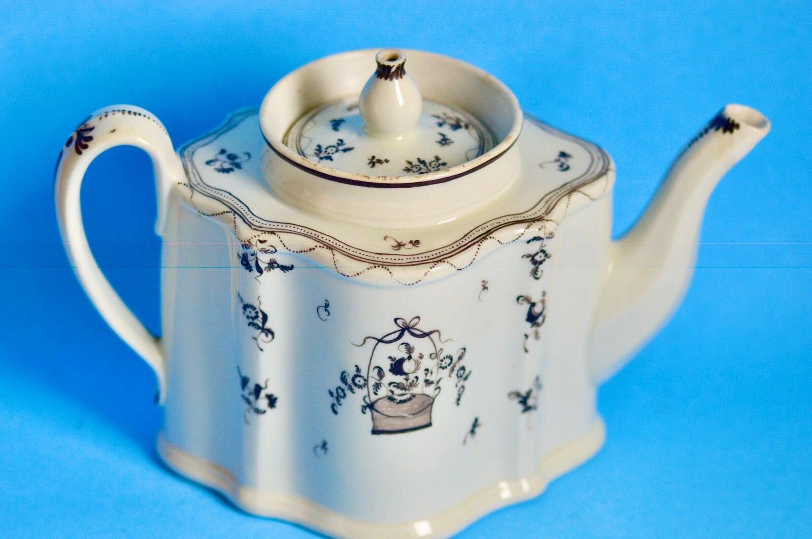 Late 18th Century New Hall Porcelain Teapot photo for sale