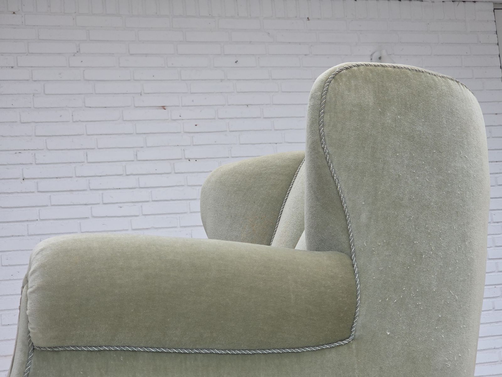 photo vintage 1970s, Danish Relax Armchair, Light Green Furniture Velour, Original Condition.