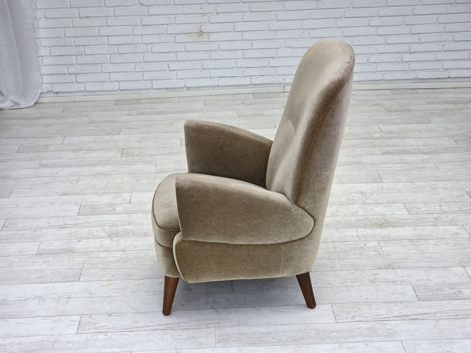 Ca. Jaren 1970, Deense Fauteuil, Groen Meubelvelours, Beukenhouten Poten. photo Meubels
