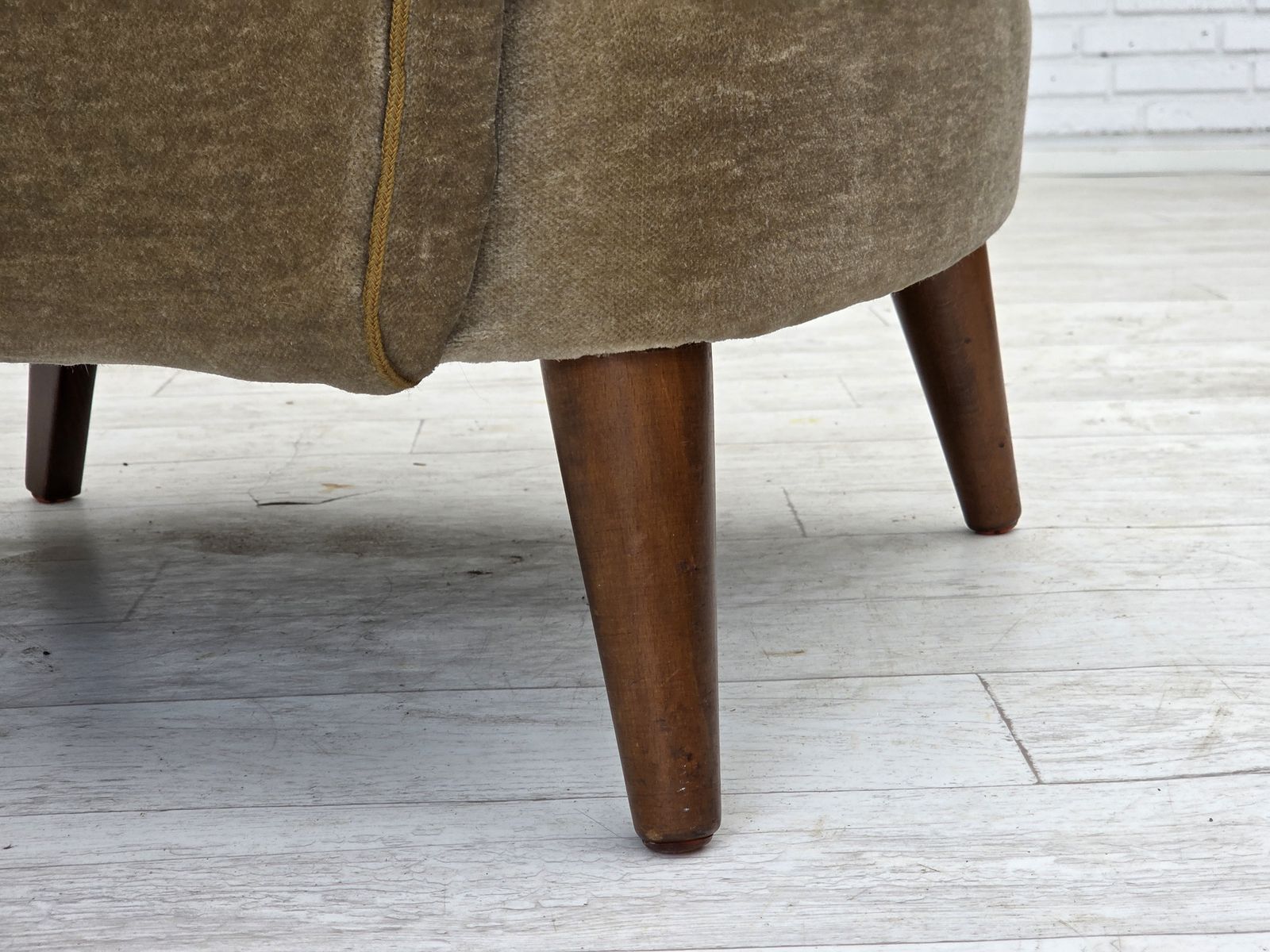 Ca. Jaren 1970, Deense Fauteuil, Groen Meubelvelours, Beukenhouten Poten. photo 1250.0