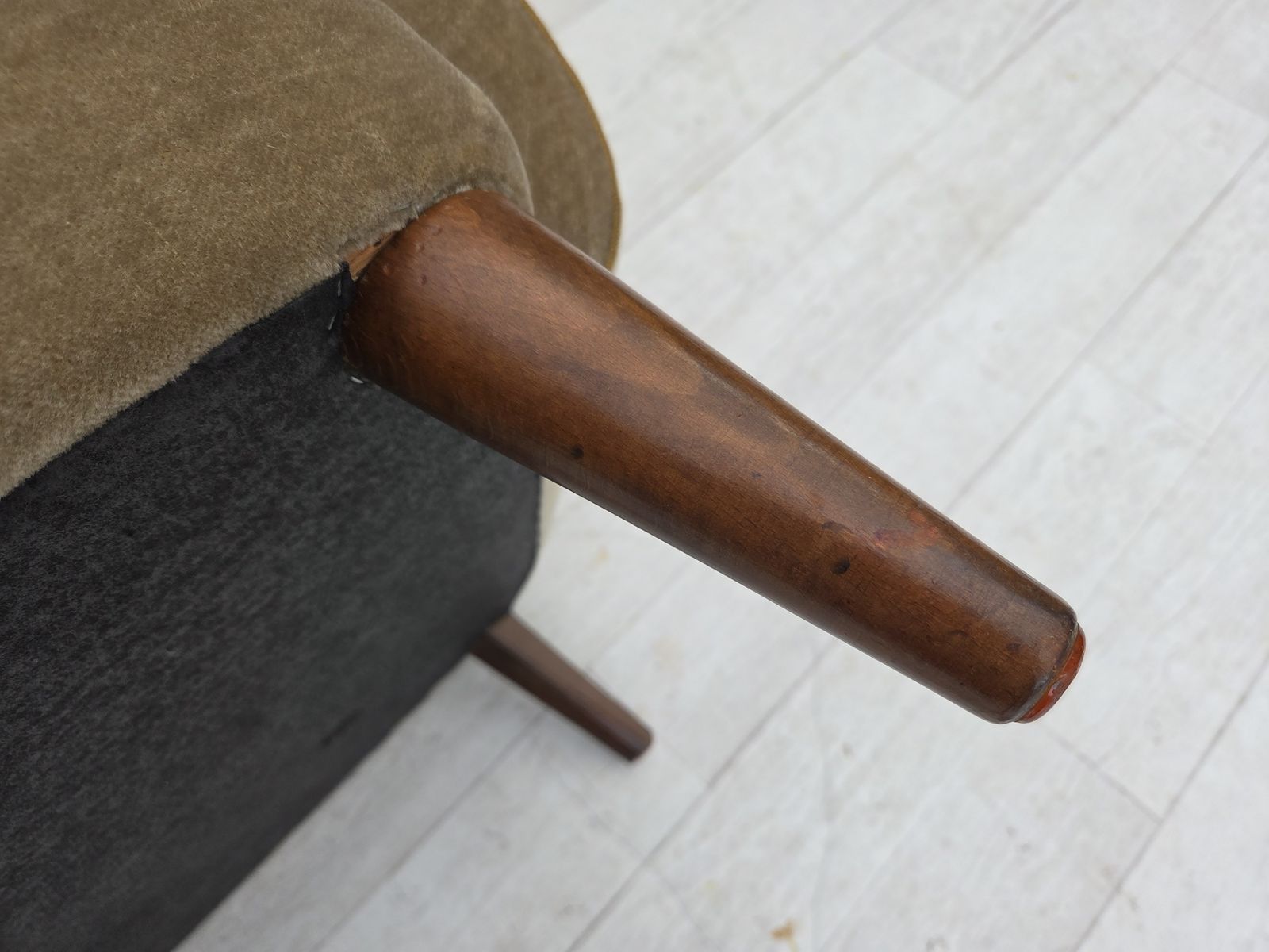 Ca. Jaren 1970, Deense Fauteuil, Groen Meubelvelours, Beukenhouten Poten. photo buy