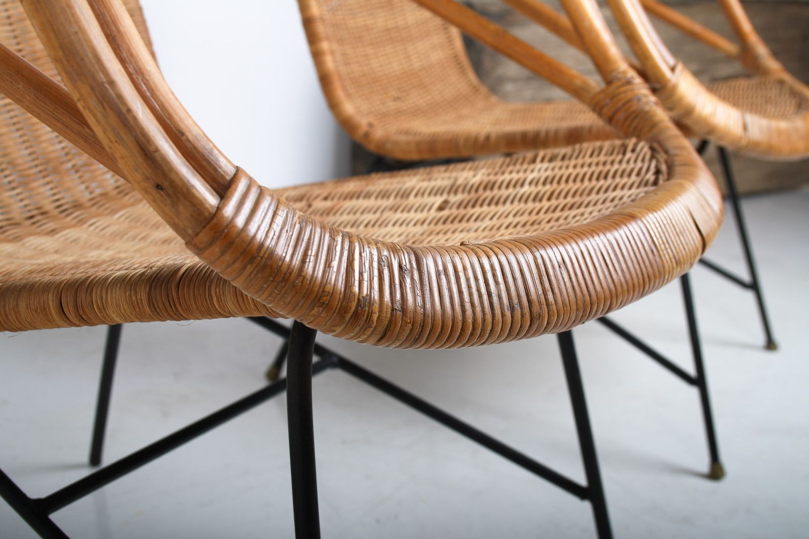 photo vinterior A Pair Of 1950s Mid Century Rattan Basket Chairs In The Manner Of Arthur Umanoff