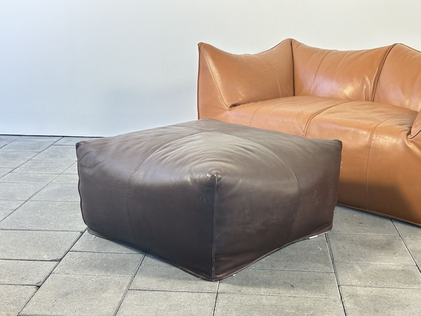 photo furniture Bambole Leather Poof Designed By Mario Bellini For B&B Italia 1980ies