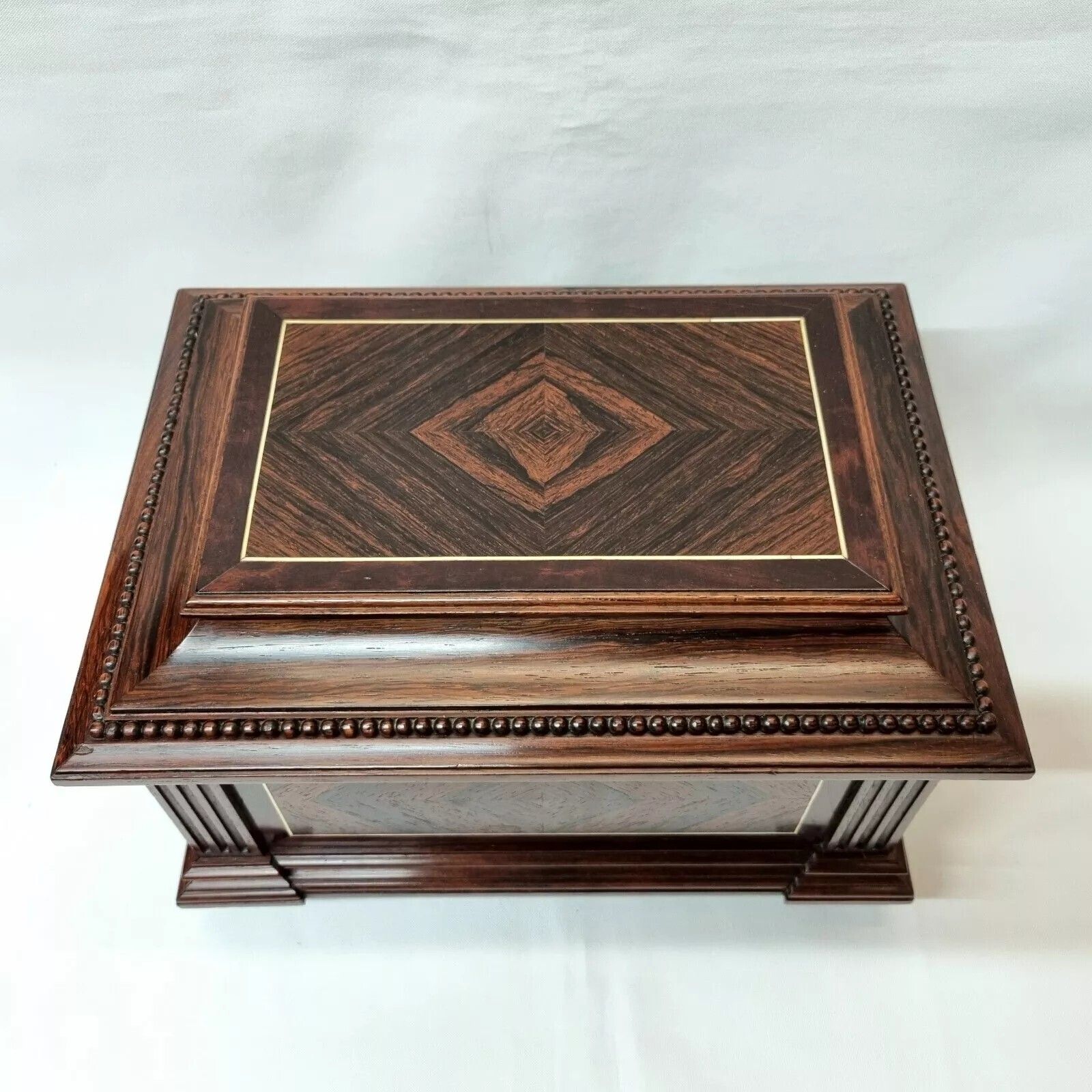 photo furniture A Beautiful Antique Rosewood Jewellery / Trinket Box Of Exceptional Quality In Lovely Original Condition With Key.