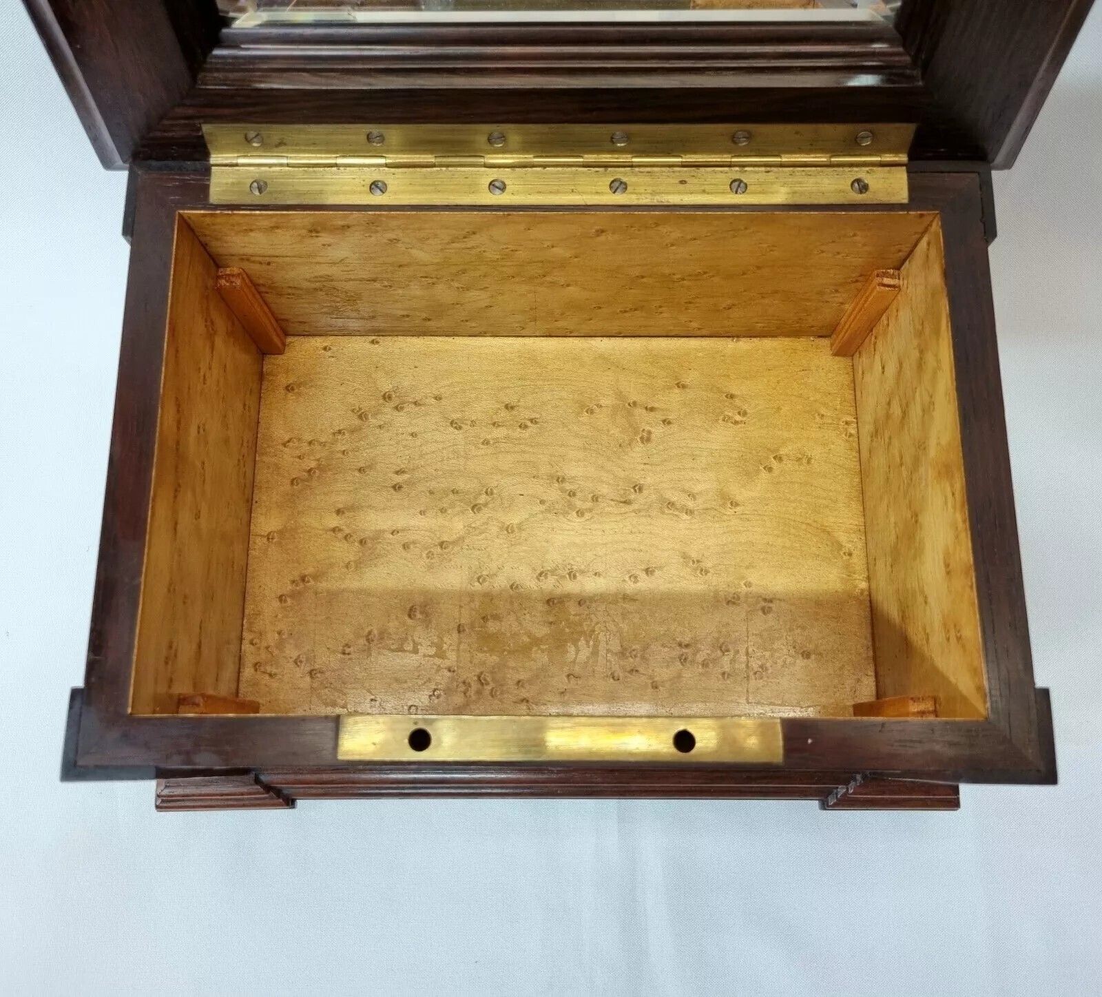 560.0 A Beautiful Antique Rosewood Jewellery / Trinket Box Of Exceptional Quality In Lovely Original Condition With Key. photo