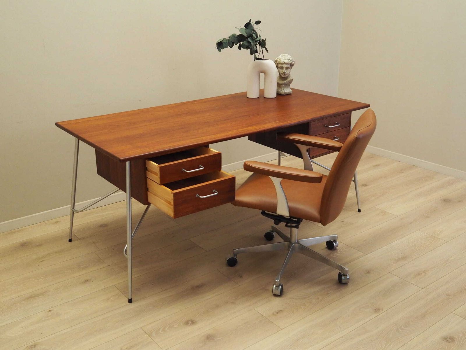Teakhouten Bureau, Deens Design, Ca. Jaren 1960, Ontwerper: Børge Mogensen, Fabrikant: Søborg Møbler photo Meubels