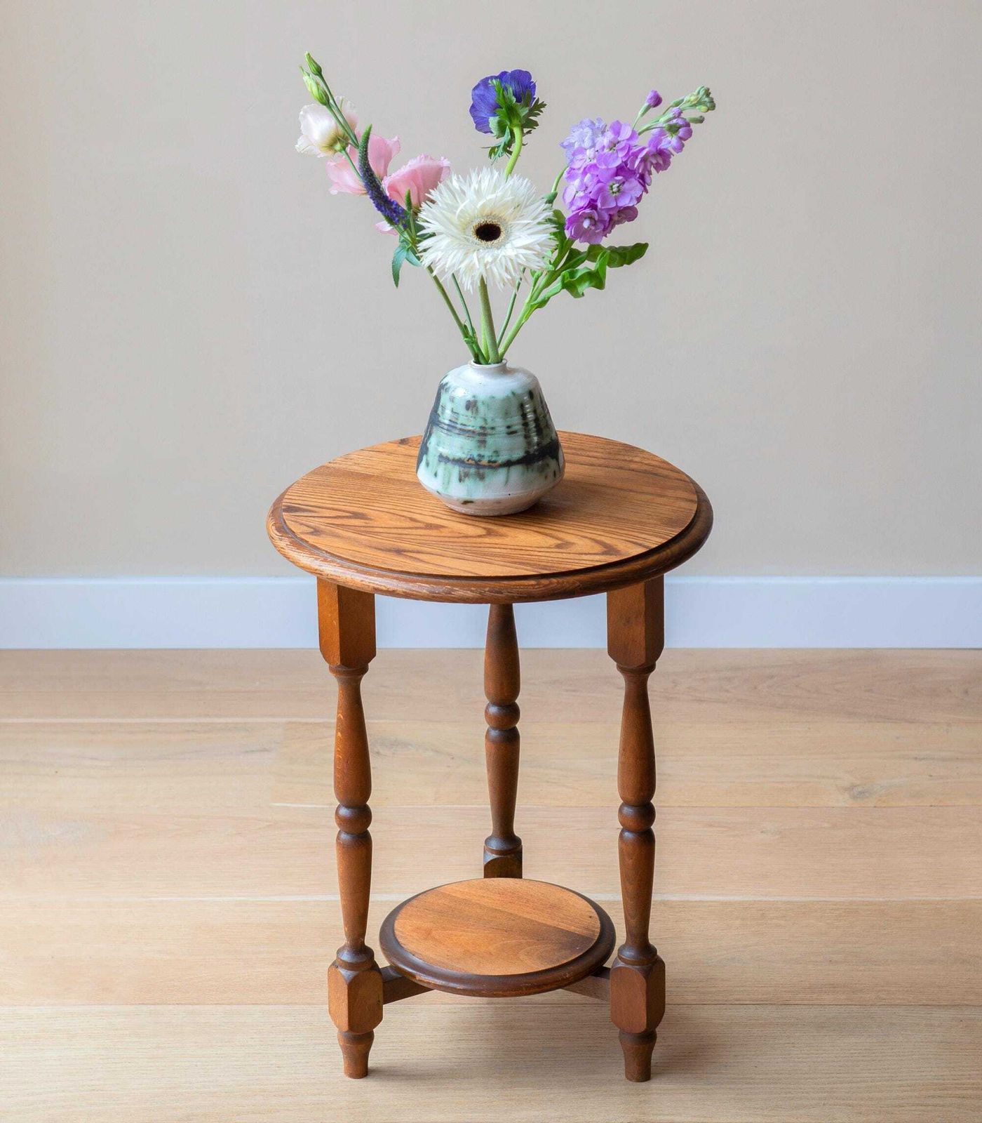 Eiken Bijzettafel Met Gesneden Poten, Ronde Houten Kruk, Rustiek Plantenstandaard, Antiek Plantenstandaard, étagèretafel, Landelijke Woondecoratie photo furniture