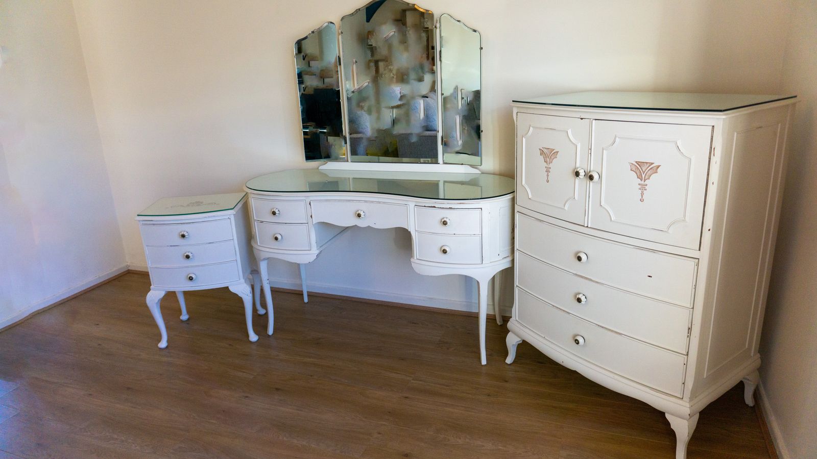 Ivory 3 Piece Bespoke Hand Painted Bedroom Set (French Louis) photo furniture