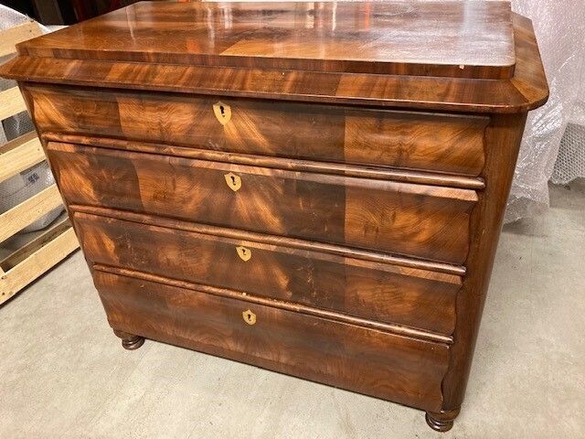 Polished Mahogany Chest Of Drawers photo 350.0