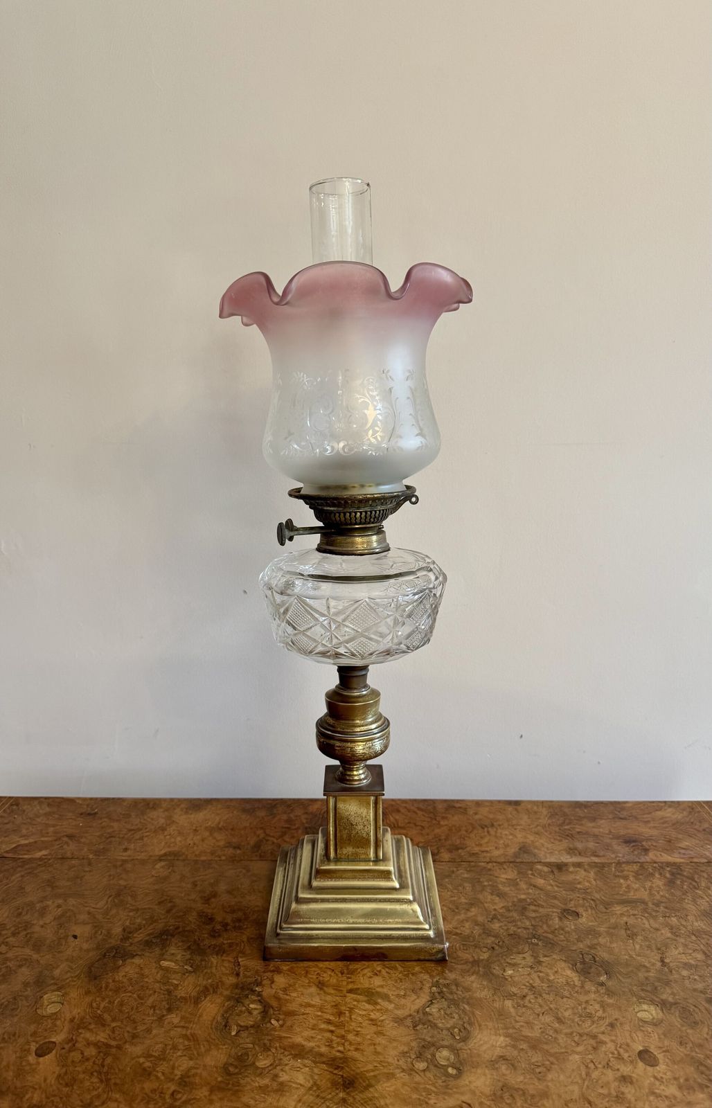 Outstanding Quality Antique Brass Oil Lamp photo 545.0