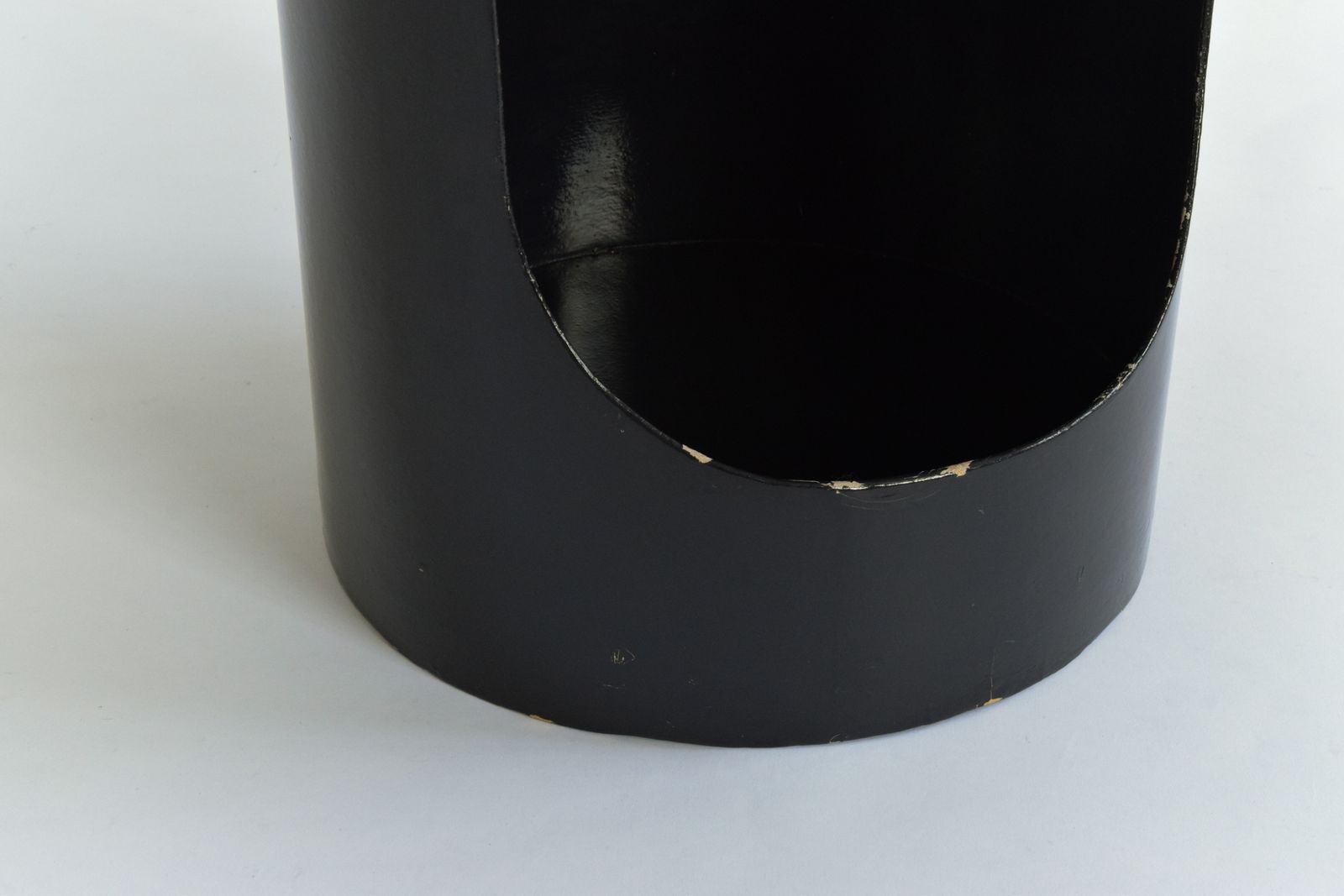 465.0 Vintage Black Tomotom Cardboard Side Table By Bernard Holdaway For Hull Traders Furniture photo