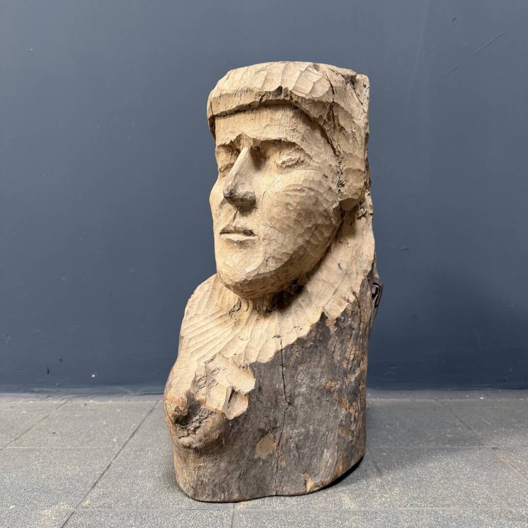 Large Size Head Or Face Carved From Wooden Trunk photo Furniture