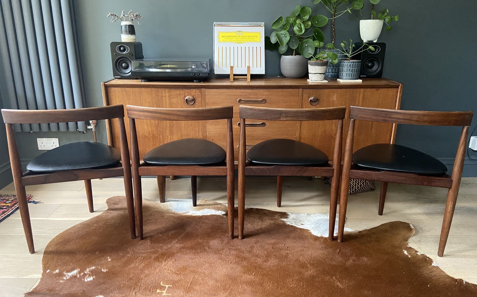 photo for sale Set Of 4 Hans Olsen For Frem Rojle Tripod Chairs Mid Century Modern, Danish, Teak