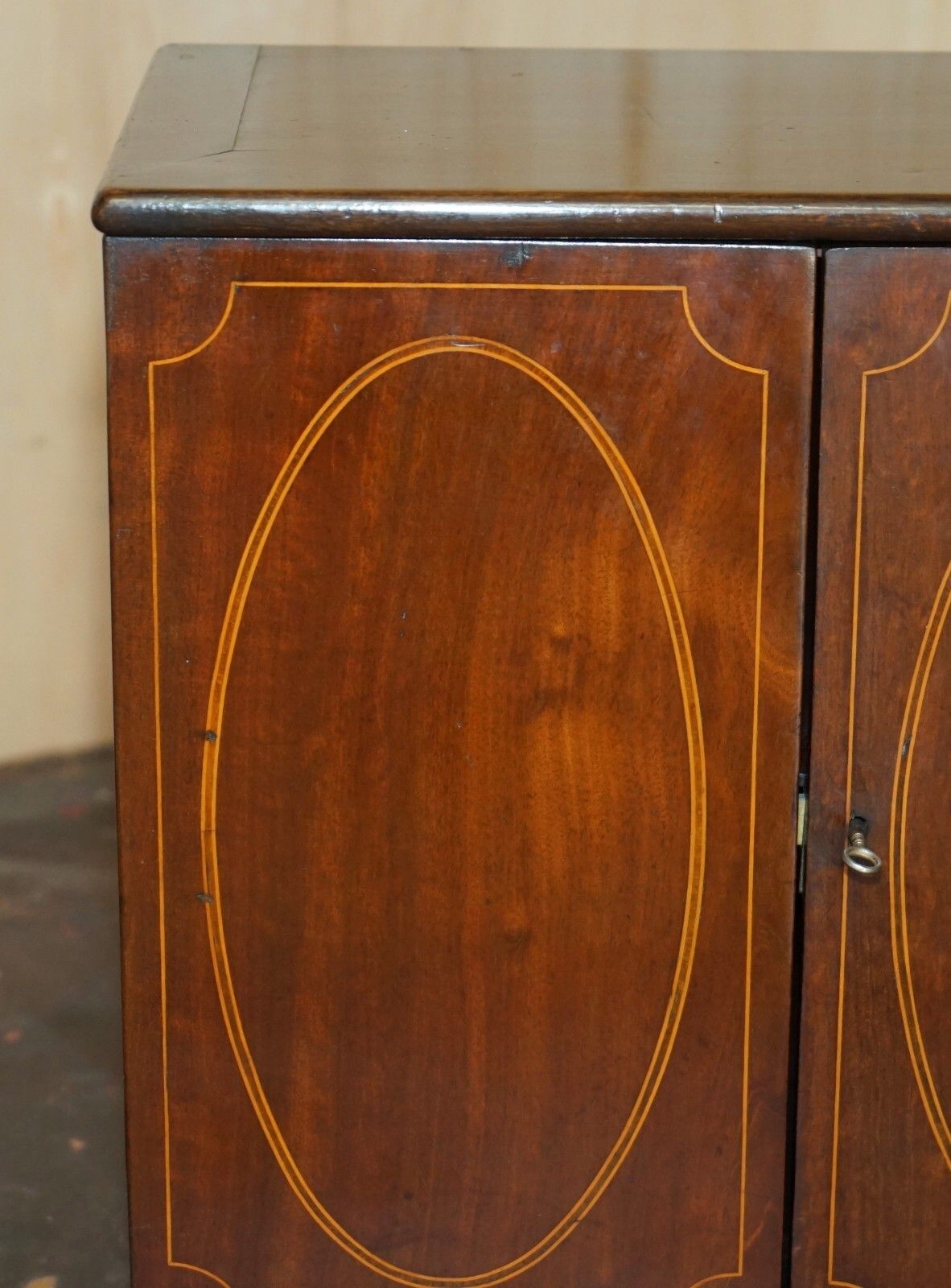 Fully Restored Fine & Antique Georgian Sheraton Collectors Cabinet Circa 1820 photo vinterior