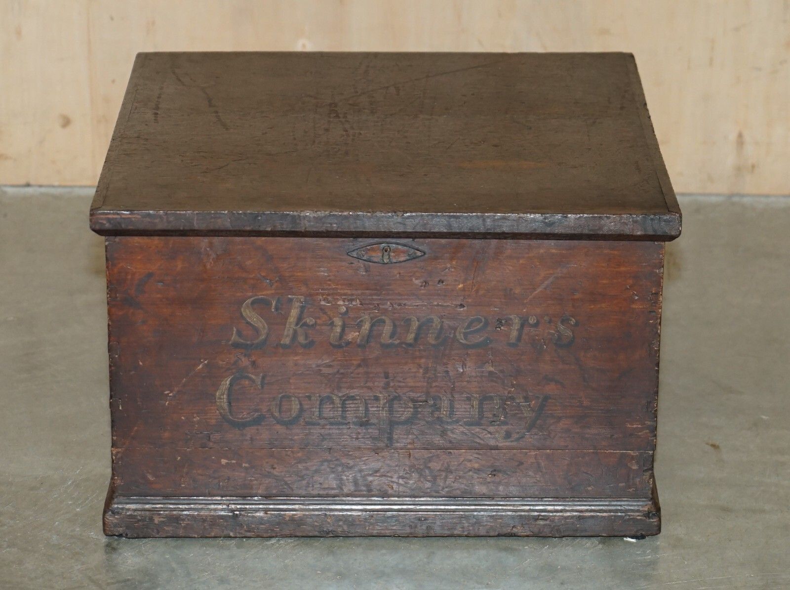 Antique Victorian Worshipful Company Of Skinners Campaign Chest Part Of A Suite photo for sale