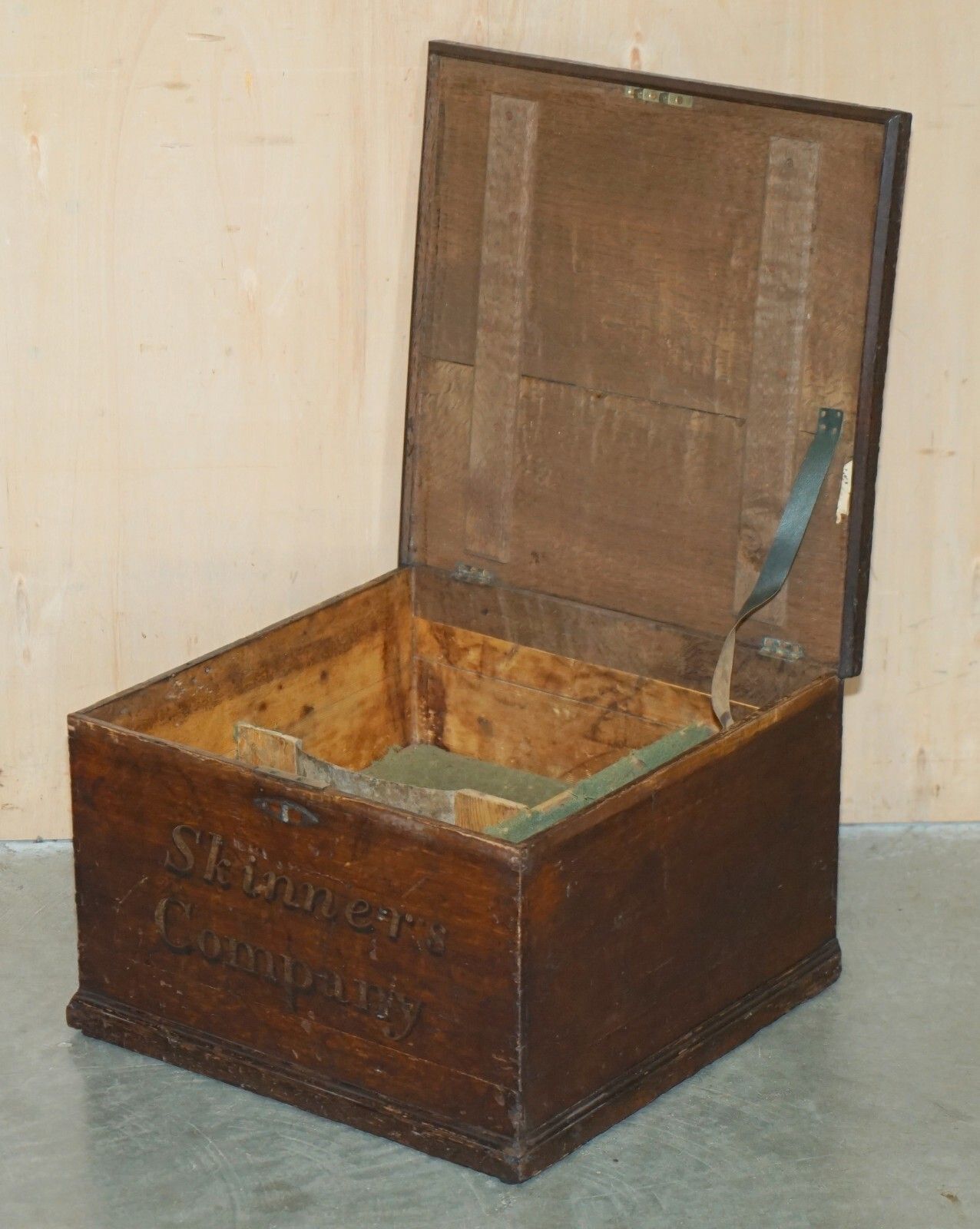 photo buy Antique Victorian Worshipful Company Of Skinners Campaign Chest Part Of A Suite