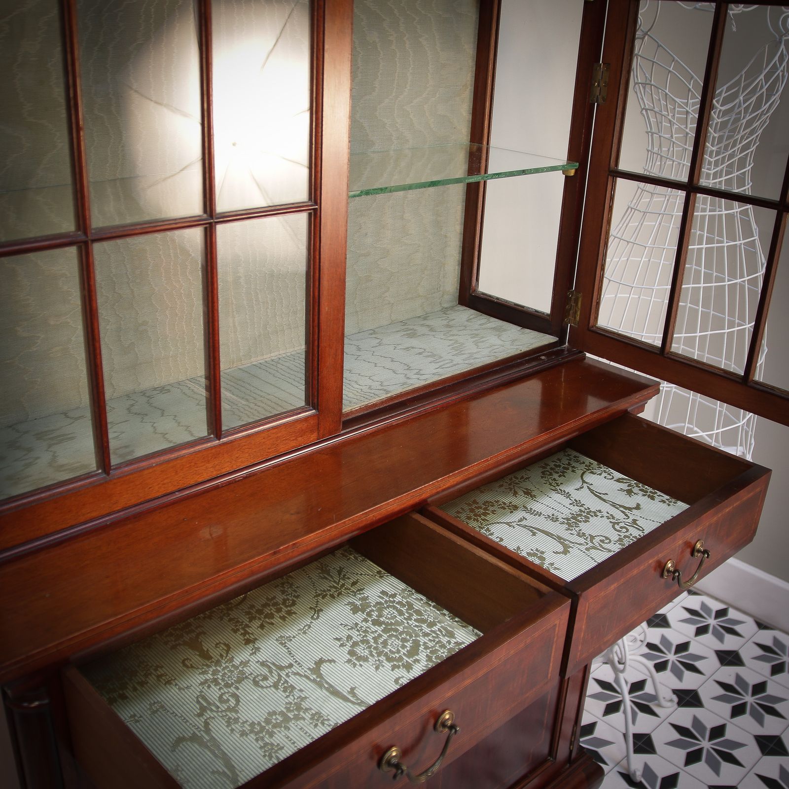 photo furniture Antique Edwardian Inlaid Mahogany Bookcase On Cabriole Legs.