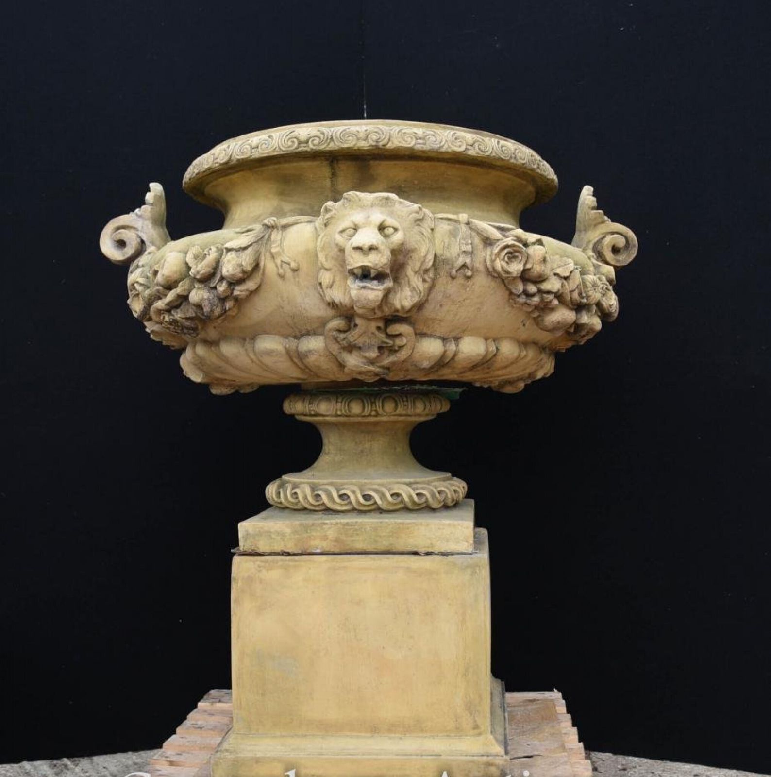 Large English Stone Garden Urn On Pedestal Plinth Classic Architectural photo vinterior